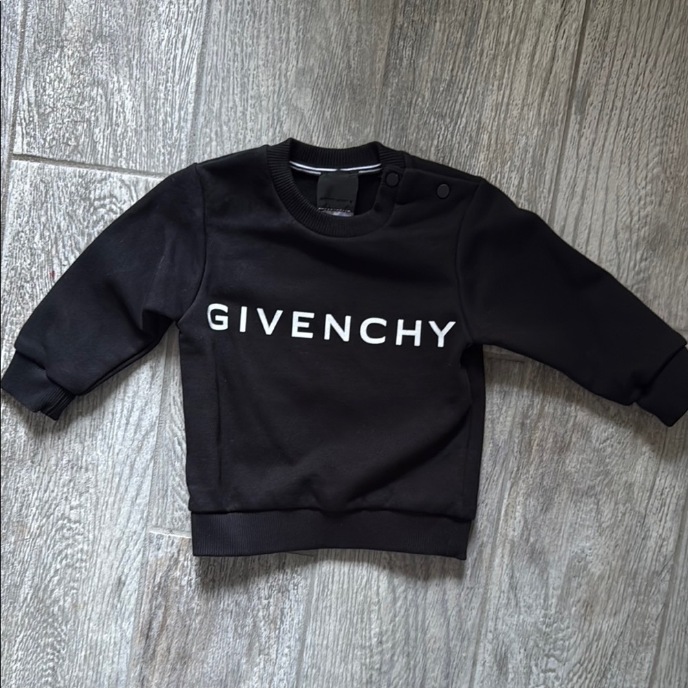 EUC- authentic Givenchy Black Crewneck Sweatshirt